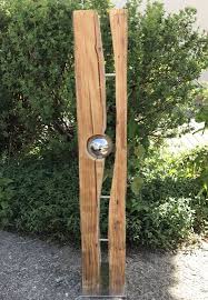 Altholzbalken Mit Silberkugel Modell 16 Altholz Skulpturen Aus Holz Metall Gartenkunst