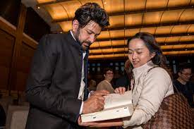 Siddhartha mukherjee is the author of the emperor of all maladies: Stanford Alum Siddhartha Mukherjee Explores How Cancer Has Changed Our Culture At The 2018 Stanford Humanities Center Presidential Lecture Stanford Humanities