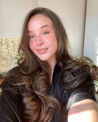 Isabel Beatty's Instagram, Twitter & Facebook