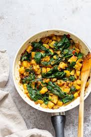 Garlic Potato Spinach Stir Fry Lasooni Aloo Palak Potato Spinach Curry With Garlic And Indian Potato Spinach Curry Spinach And Potato Recipes Spinach Curry