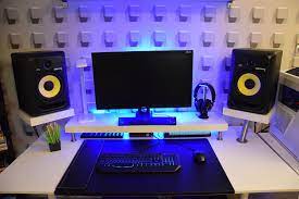 Made by musicians, for musicians. 19 Diy Studio Desk Plans And Ideas Thehomeroute
