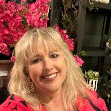 Mindy Mccabe's Instagram, Twitter & Facebook