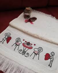 Uzun Bir Aradan Sonra Etamin Kanavice Carpiisi Hobi Pinterest Havlu Ceyiz Elemegi Etaminrengi Domino Anc Cross Stitching Cross Stitch Cross Stich