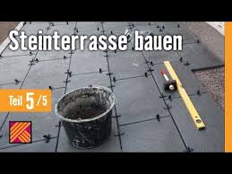 Steinterrasse Bauen Kapitel 5 Terrassenplatten Verlegen Verfugen Hornbach Meisterschmiede Steinterrasse Terrassenplatten Terrassenplatten Verfugen