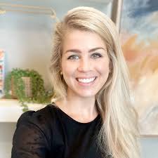 Ariel Warren's Instagram, Twitter & Facebook