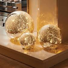 On a the name was given because the mirror finish resembles the element mercury, but there is actually no mercury in mercury glass. 3 Mercury Glass Lights Set Weihnachtslichter Kristallhohlen Glas