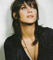 Powerful Women S Day Hairstyles That Are Suitable For The Workplace Edgy Hair Mullet Hairstyle Curly Hair Women