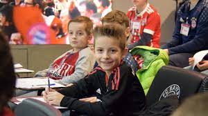 Aber wenn kinder fragen, will man nicht so sein. Kinder Pk Mit Manuel Neuer Fc Bayern Kids Club