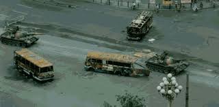 Crowds of up to 100,000 gather, despite official warnings. Tiananmen Square 1989 The Declassified History
