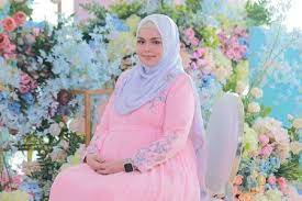 Dato siti dan dato' k berkahwin pada 21 ogos 2006. 8 Potret Terbaru Siti Nurhaliza Yang Lagi Hamil Anak Kedua Babybump Makin Besar Aura Glowing Curi Perhatian Kapanlagi Com