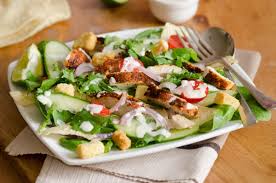 Mescolate delicatamente l'insalata di pollo fino a distribuire uniformemente la maionese e lo yogurt, fino a formare una deliziosa cremina. Insalata Di Pollo Con Maionese E Avocado Ginger Tomato