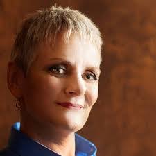 Kari Hutton's Instagram, Twitter & Facebook