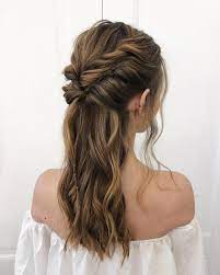 Na Dannom Izobrazhenii Mozhet Nahoditsya Odin Ili Neskolko Chelovek I Chast Tela Krupnym Planom Bridesmaidhair Hairstyle Hair Styles Hair Inspiration