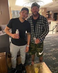 Vun heute gifft das verschedene utgaven, de ok ünnerscheedlich. Brett Okamoto Podcast