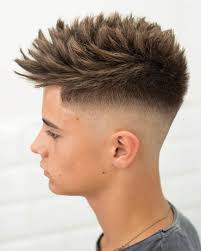 There are loads of hairstyles that compliment gentlemen with round countenances. Best Slope Haircut Men S Raund Face Shep Men With A Round Face Should Consider Hair Looks That Have A Lot Of Volume And Pointy Angles Liburan Di Pangandaran