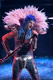 Måneskin and the song zitti e buoni ( shut up and good ). Sanremo 2021 Gli Outfit Glam Rock Di Achille Lauro E Maneskin Vogue Italia