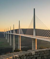Viaduc De Millau Par Michel Virlogeux 2004 Viaduc De Millau Pont De Millau Viaduc