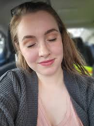 How do you use the little powder that looks like make-up