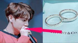 Bts Jungkook And V Spotted Wearing Couple Rings That Were A Fan S Gift Aretes Jungkook Maquillaje