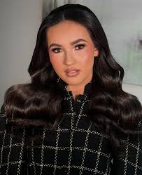 miss.samanthachanel is feeling IDEAL! ✨ Makeup by @getglamsophia for  @haileemorganartistry Hair by @haileemorganartistry