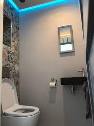 loungetoilet vodevil vives flores gris tegels toilet van villeroy boch verlaagd plafond met led verlichting en sonos gek verlaagd plafond plafond toilet