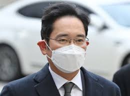 <이재용 삼성전자 부회장 사면 찬반 여론조사 결과> 연령이 높을수록 찬성 의견이 많았다. êµ­ë¯¼ 10ëª… ì¤' 6ëª… ì´ìž¬ìš© ì‚¬ë©´ ì°¬ì„±í•œë‹¤ ë¹„ì¦ˆíŠ¸ë¦¬ë·´