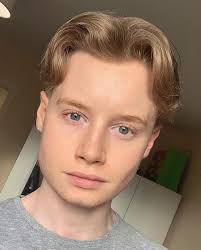 Forget what you know about masculine and feminine: Eboy Curtains Hair Drone Fest