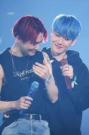 During exo's recent exploration concerts, sehun realized his microphone was the same color as baekhyun's hair and his reaction was peak . Exo S Baekhyun And Suho Changed Mic To Fit Their Hair Colors But Suho Got The Hilarious Worst End Of It With Baekhyun S Voice In His Ear