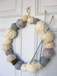 10 Unique Ways To Decorate Your Front Door For The Holidays Knitted Christmas Decorations Yarn Wreath Yarn Ball