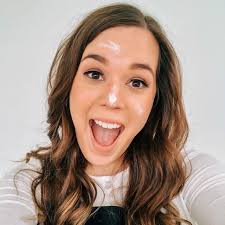 Lacy Palmer's Instagram, Twitter & Facebook