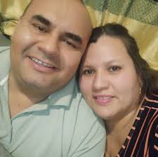 Deja que Dios te abrace tan fuerte que todas tus partes rotas se unan de  nuevo......su abrazo es amorosamente sanador!!!