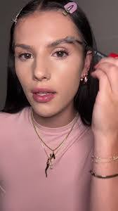 Nicole Etheridge's Instagram, Twitter & Facebook