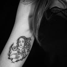 Venus Botticelli Birth Of Venus Tattoo 30 Magnificent Botanical Tattoo You Will Love Stylish Te Venus Tattoo Tattoos Aphrodite Tattoo
