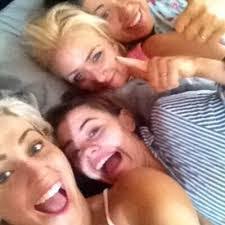 Donna Warnock's Instagram, Twitter & Facebook