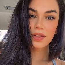 Vanessa Fortes's Instagram, Twitter & Facebook