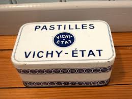 Boite En Metal Vintage Boite Decorative Bleu Boite Blanche Etsy Antique Boxes Vintage Tin Tin Boxes