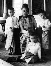 Yettaw himself was arrested by burmese authorities on 6 may. Aung San Suu Kyi Wikipedia