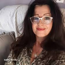 I consider myself free to publish a few photos that I took with my mobile  phone, not a professional camera and equipment that professionals have.  It's a confident start! I believe that