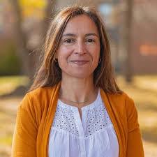 Diana Naser's Instagram, Twitter & Facebook