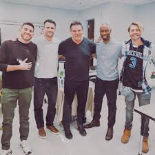 Boyz II Men ;) • I love these guys. Thanks for bringing us home  @fwbcharityevents • @bryangreenberg @jameslafferty @ptothejohan  @robbiejonesonline @chadmichaelmurray