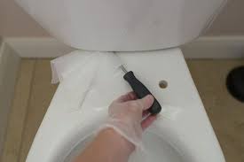 6 Astuces Pour Des Toilettes Propres Et Qui Sentent Bon En Toutes Circonstances Trucs Astuces Toilettes Propres Toilettes Et Nettoyer Toilettes