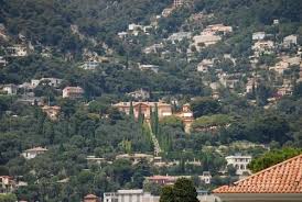 Villa leopolda si lascia ammirare dall'alto di un'altura a picco su una ridente baia incastonata tra fu questo ricchissimo uomo d'affari a volere mica ertegun e renzo mongiardino come interior designer. Villa Leopolda Located In Villefranche Sur Mer Priceless Agent4stars Com The Finer Things In Life