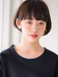 すっきり前髪 で差をつけて 大人に似合う ぱっつんショート ヘアカタログ キナリノ ショートボブ 髪型 ヘアスタイル