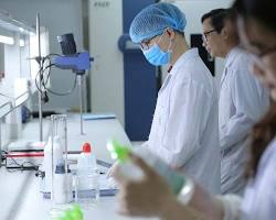Hình ảnh về Sinh viên y khoa đang thực hành