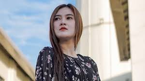 Kau dimana, sedang apa, dan dengan siapa? Lirik Lagu Dangdut Lirik Lagu Ditinggal Pas Sayang Sayange Nella Kharisma