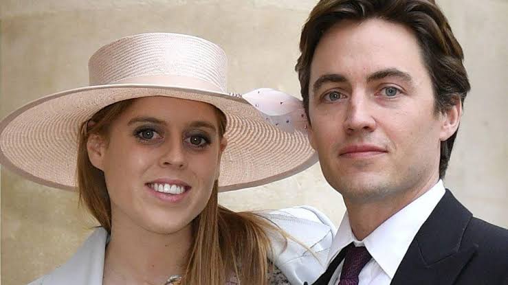 Princess Beatrice and husband name baby daughter - BBC News