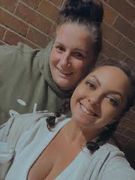 Quick boo check in since she is going stir crazy. @dustin.sutherland.12  wifey is good! 😂