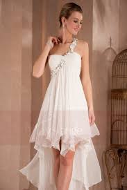 Vous cherchez une robe pour assister à un mariage ? Robe De Soiree Blanche Somptueuses Robes Blanche De Soiree