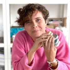 J'ai le plaisir de vous annoncer que j'occupe désormais le poste de Chef de  projet Retail Designer chez Givenchy