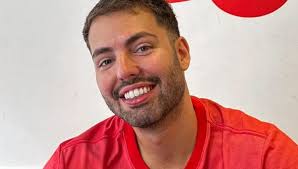 Influenciador Matheus Costa leva invertida de ex-BBB depois de convite para  gravar vídeo